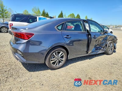 Trzecie zdjęcie samochodu z tyłu: 2023 KIA FORTE LXS VIN:3KPF24AD8PE662262 - miniatura