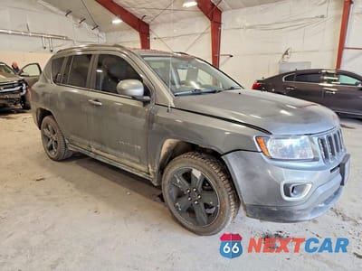 Czwarte zdjęcie samochodu z boku: 2014 JEEP COMPASS LIMITED VIN:1C4NJDCB8ED534161 - miniatura
