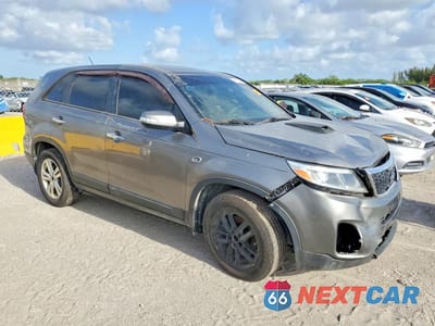 Czwarte zdjęcie samochodu z boku: 2014 KIA SORENTO LX VIN:5XYKT3A6XEG535990 - miniatura