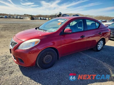 2013 NISSAN VERSA 1.6 S 3N1CN7AP5DL875427 - główne zdjęcie licytacji z USA - miniatura