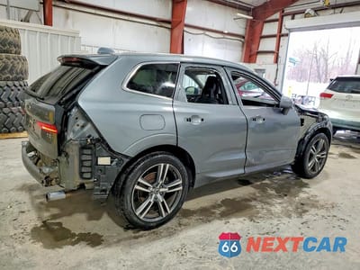 Trzecie zdjęcie samochodu z tyłu: 2018 VOLVO XC60 T5 VIN:LYV102RK8JB122453 - miniatura