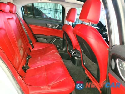 Zdjęcie 10 z 13 samochodu: 2021 ALFA ROMEO GIULIA SPORT VIN:ZARFAMANXM7649140 - miniatura