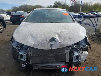 Piąte zdjęcie samochodu w środku: 2018 CHEVROLET CRUZE LT VIN:1G1BE5SM0J7106036 - miniatura