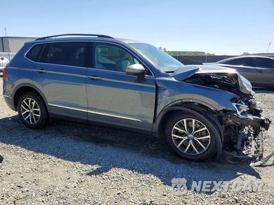 Czwarte zdjęcie samochodu z boku: 2020 VOLKSWAGEN TIGUAN SE VIN:3VV3B7AX2LM015310 - miniatura