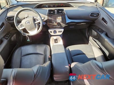Zdjęcie 8 z 12 samochodu: 2016 TOYOTA PRIUS FOUR VIN:JTDKARFU7G3503635 - miniatura