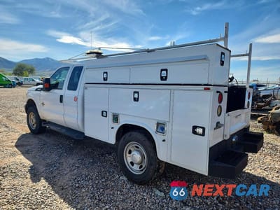 Trzecie zdjęcie samochodu z tyłu: 2015 FORD F350 SUPER DUTY UTILITY / SERVICE TRUCK VIN:1FT8X3BTXFED09610 - miniatura