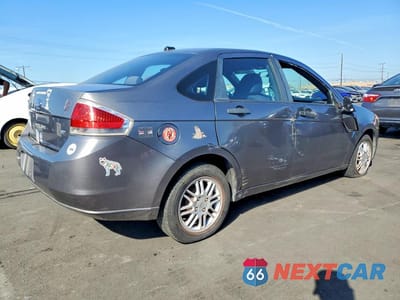 Trzecie zdjęcie samochodu z tyłu: 2011 FORD FOCUS SE VIN:1FAHP3FN5BW152378 - miniatura