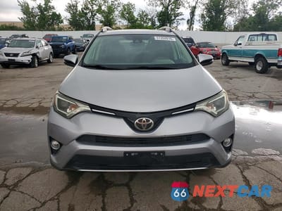 Piąte zdjęcie samochodu w środku: 2017 TOYOTA RAV4 XLE VIN:2T3RFREVXHW690698 - miniatura