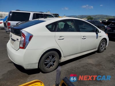 Trzecie zdjęcie samochodu z tyłu: 2015 TOYOTA PRIUS THREE VIN:JTDKN3DU2F1931921 - miniatura