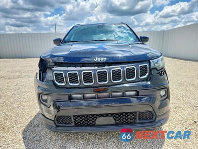 Piąte zdjęcie samochodu w środku: 2024 JEEP COMPASS LATITUDE VIN:3C4NJDBN3RT109247 - miniatura