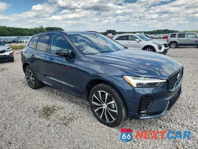 Czwarte zdjęcie samochodu z boku: 2025 VOLVO XC60 PLUS VIN:YV4M12RC9S1043611 - miniatura
