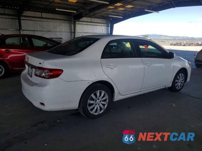 Trzecie zdjęcie samochodu z tyłu: 2013 TOYOTA COROLLA LE VIN:2T1BU4EE7DC991024 - miniatura