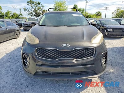 Piąte zdjęcie samochodu w środku: 2017 KIA SPORTAGE EX VIN:KNDPN3AC2H7214775 - miniatura