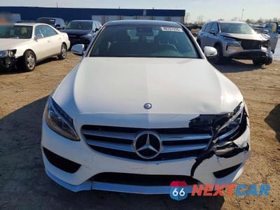 Piąte zdjęcie samochodu w środku: 2017 MERCEDES-BENZ C 300 4MATIC VIN:55SWF4KB7HU195220 - miniatura