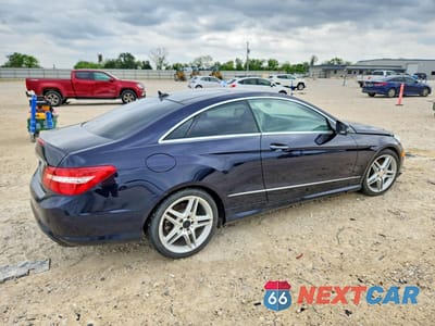 Trzecie zdjęcie samochodu z tyłu: 2011 MERCEDES-BENZ E 550 VIN:WDDKJ7CB5BF070627 - miniatura