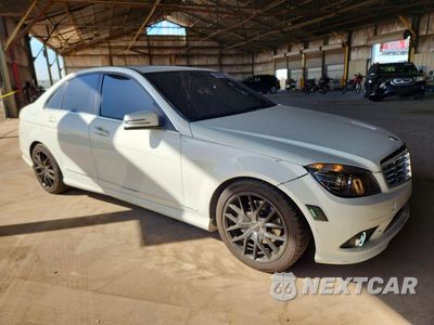 Czwarte zdjęcie samochodu z boku: 2011 MERCEDES-BENZ C 300 VIN:WDDGF5EB7BA518128 - miniatura