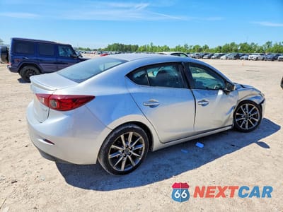 Trzecie zdjęcie samochodu z tyłu: 2018 MAZDA 3 TOURING VIN:3MZBN1V30JM254645 - miniatura