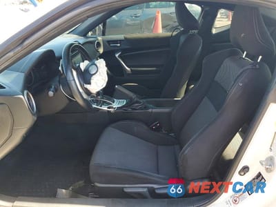Zdjęcie 7 z 12 samochodu: 2017 TOYOTA 86 BASE VIN:JF1ZNAA14H8711435 - miniatura