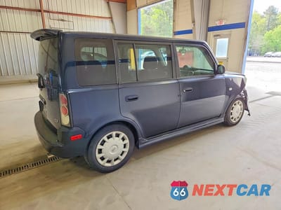 Trzecie zdjęcie samochodu z tyłu: 2006 TOYOTA SCION XB VIN:JTLKT324X64087381 - miniatura