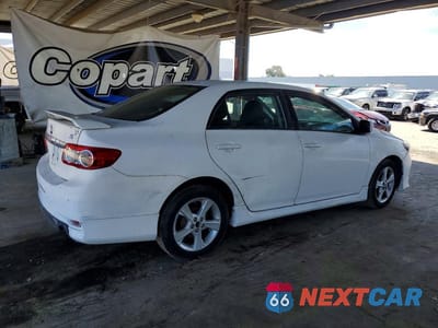 Trzecie zdjęcie samochodu z tyłu: 2013 TOYOTA COROLLA S VIN:2T1BU4EE1DC963509 - miniatura