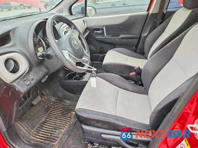 Zdjęcie 7 z 12 samochodu: 2014 TOYOTA YARIS 5-DOOR LE VIN:JTDKTUD31ED581620 - miniatura