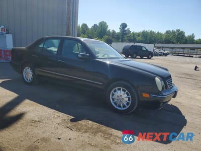 Czwarte zdjęcie samochodu z boku: 2000 MERCEDES-BENZ E 320 VIN:WDBJF65JXYB026868 - miniatura