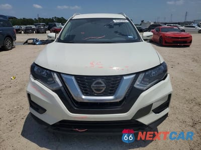 Piąte zdjęcie samochodu w środku: 2020 NISSAN ROGUE SV VIN:KNMAT2MT1LP520411 - miniatura