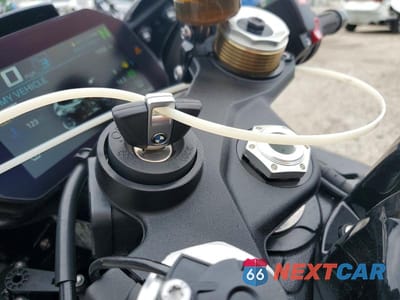 Zdjęcie 8 z 9 samochodu: 2026 BMW S 1000 RR VIN:WB10P2304T6M24606 - miniatura