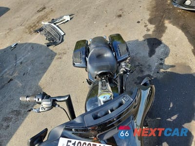 Piąte zdjęcie samochodu w środku: 2019 HARLEY-DAVIDSON FLHX VIN:1HD1KBC16KB620680 - miniatura