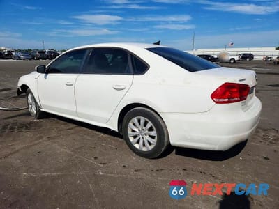 Drugie zdjęcie samochodu z przodu: 2015 VOLKSWAGEN PASSAT S VIN:1VWAT7A37FC050704 - miniatura