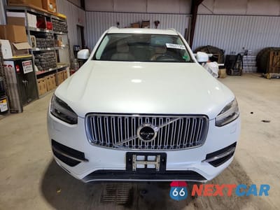 Piąte zdjęcie samochodu w środku: 2016 VOLVO XC90 T6 VIN:YV4A22PL9G1073413 - miniatura