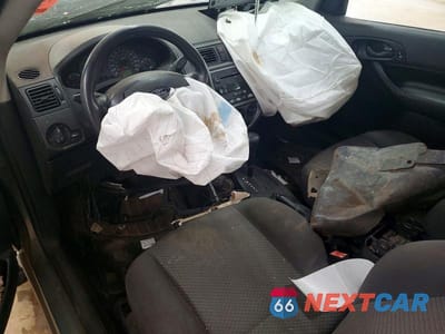 Zdjęcie 8 z 12 samochodu: 2005 FORD FOCUS ZX3 VIN:3FAFP31N85R112575 - miniatura