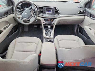 Zdjęcie 8 z 13 samochodu: 2017 HYUNDAI ELANTRA SE VIN:KMHD74LF9HU087983 - miniatura