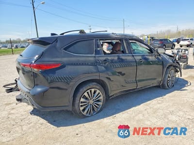 Trzecie zdjęcie samochodu z tyłu: 2021 TOYOTA HIGHLANDER PLATINUM VIN:5TDFZRBH5MS148705 - miniatura