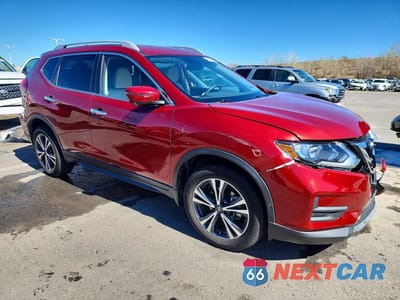 Czwarte zdjęcie samochodu z boku: 2020 NISSAN ROGUE SV VIN:5N1AT2MV1LC786015 - miniatura