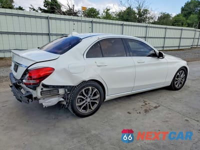 Trzecie zdjęcie samochodu z tyłu: 2017 MERCEDES-BENZ C 300 VIN:55SWF4JB5HU187098 - miniatura