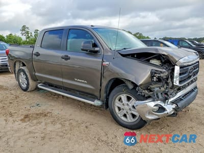 Czwarte zdjęcie samochodu z boku: 2010 TOYOTA TUNDRA CREWMAX SR5 VIN:5TFEY5F14AX095053 - miniatura