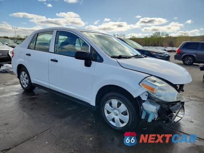 Czwarte zdjęcie samochodu z boku: 2009 NISSAN VERSA 1.6 BASE VIN:3N1CC11E39L472765 - miniatura