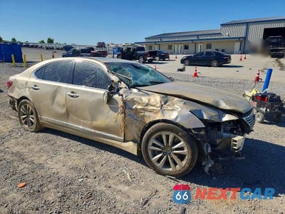 Czwarte zdjęcie samochodu z boku: 2014 LEXUS LS 460 VIN:JTHCL5EF4E5022753 - miniatura