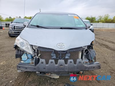Piąte zdjęcie samochodu w środku: 2014 TOYOTA SIENNA LE 8-PASSENGER VIN:5TDKK3DC6ES410055 - miniatura
