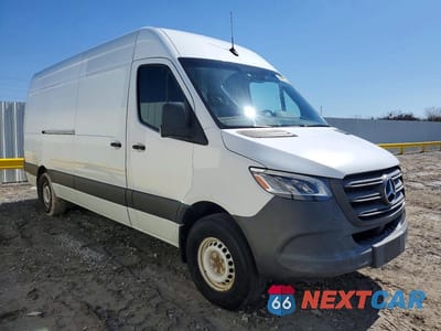 Czwarte zdjęcie samochodu z boku: 2019 MERCEDES BENZ SPRINTER 2500 DELIVERY VAN VIN:WD3PF1CD6KP051606 - miniatura