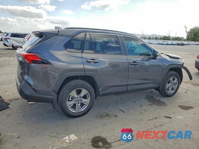 Trzecie zdjęcie samochodu z tyłu: 2024 TOYOTA RAV4 XLE VIN:2T3W1RFV2RW341438 - miniatura