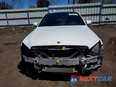 Piąte zdjęcie samochodu w środku: 2015 MERCEDES-BENZ C 300 4MATIC VIN:55SWF4KB9FU074671 - miniatura