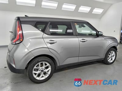 Trzecie zdjęcie samochodu z tyłu: 2024 KIA SOUL LX VIN:KNDJ23AU3R7241671 - miniatura