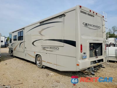 Trzecie zdjęcie samochodu z tyłu: 2005 FREIGLINER CHASSIS X LINE MOTOR HOME VIN:4UZAAHDC14CN62932 - miniatura