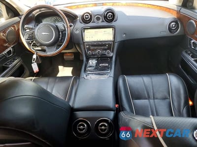 Zdjęcie 8 z 13 samochodu: 2019 JAGUAR XJ R - SPORT VIN:SAJWA1C73K8W19543 - miniatura