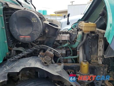 Zdjęcie 7 z 10 samochodu: 2006 VOLVO VN VNL - SEMI TRUCK VIN:4V4NC9GH56N416686 - miniatura