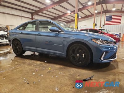 Czwarte zdjęcie samochodu z boku: 2025 VOLKSWAGEN JETTA SE VIN:3VW7X7BU4SM069595 - miniatura