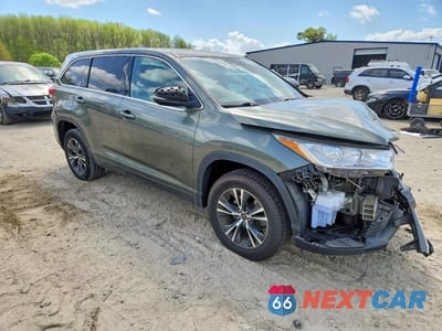 Czwarte zdjęcie samochodu z boku: 2018 TOYOTA HIGHLANDER LE VIN:5TDZARFH3JS041257 - miniatura
