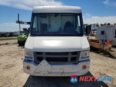 Piąte zdjęcie samochodu w środku: 2015 ISUZU NPR DELIVERY TRUCK VIN:JALB4T175F7W00506 - miniatura